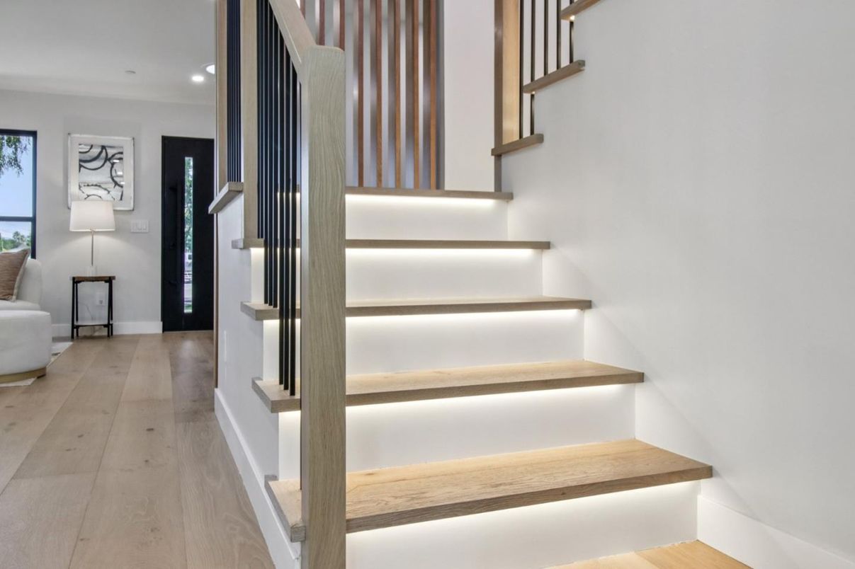 Interior, Recessed Lighting, Wood Texture Flooring
