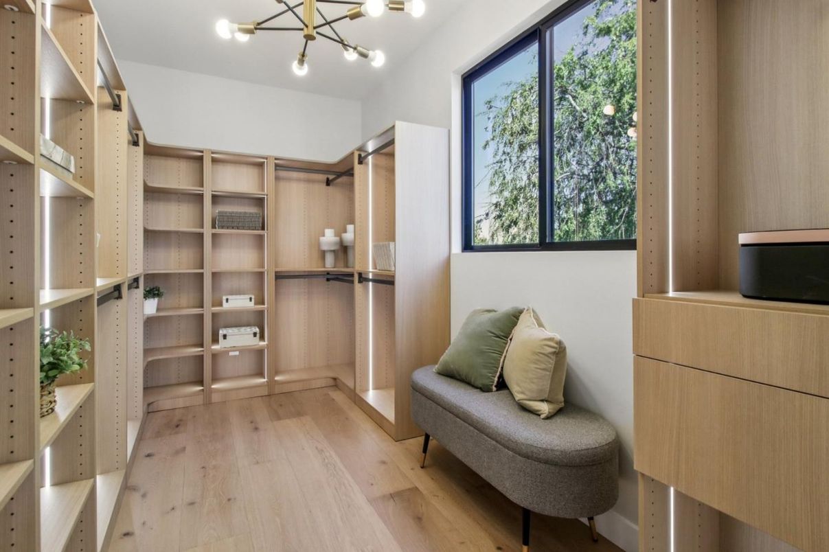 Interior, Pendant Lights, Wood Texture Flooring