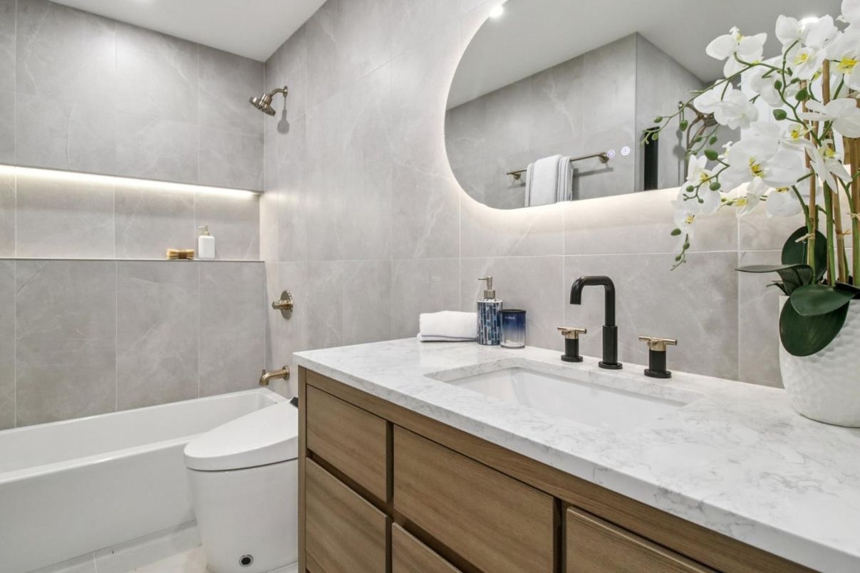 Bathroom, Interior, Recessed Lighting