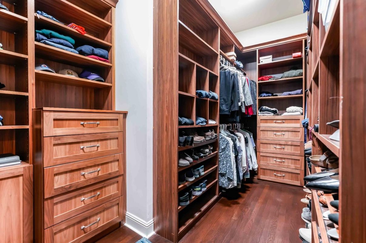 Interior, Walk-in Closets, Wood Texture Flooring