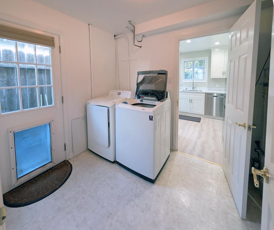 Interior, Kitchen, Marble, Recessed Lighting, Washer