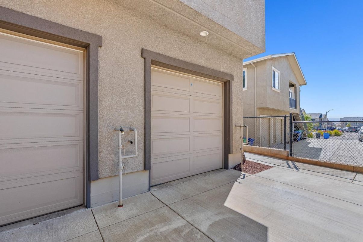 Detached Garage, Exterior