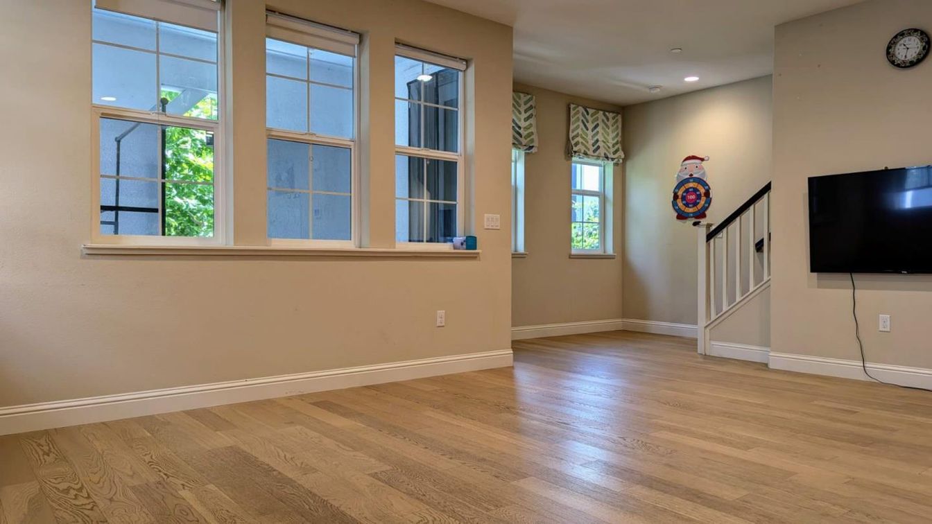 Empty room, Interior, Recessed Lighting, Wood Texture Flooring