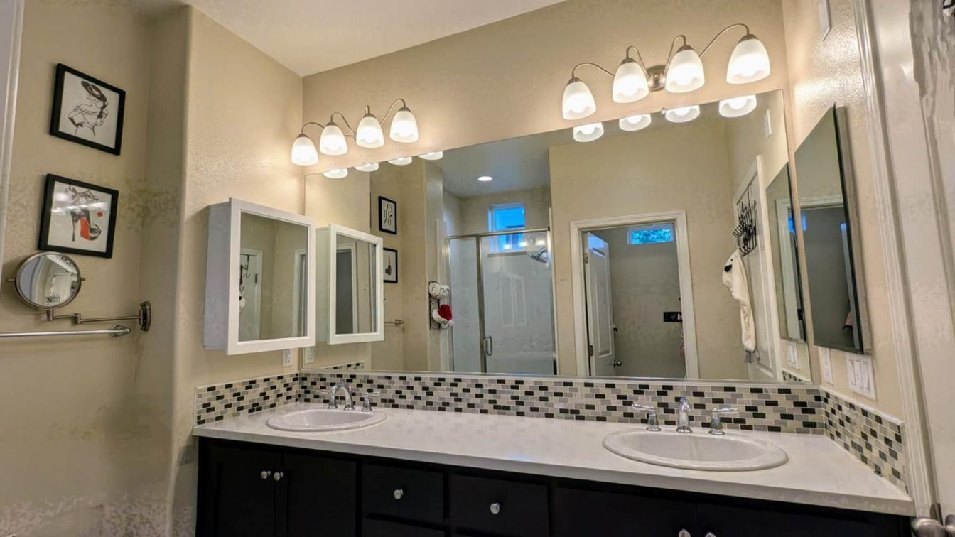 Bathroom, Dual Sink Vanities, Interior