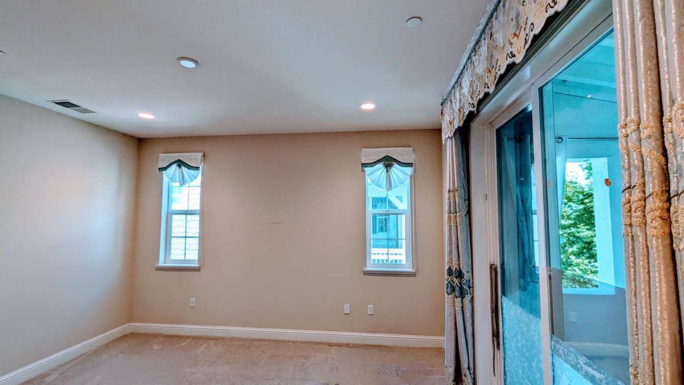 Empty room, Interior, Recessed Lighting