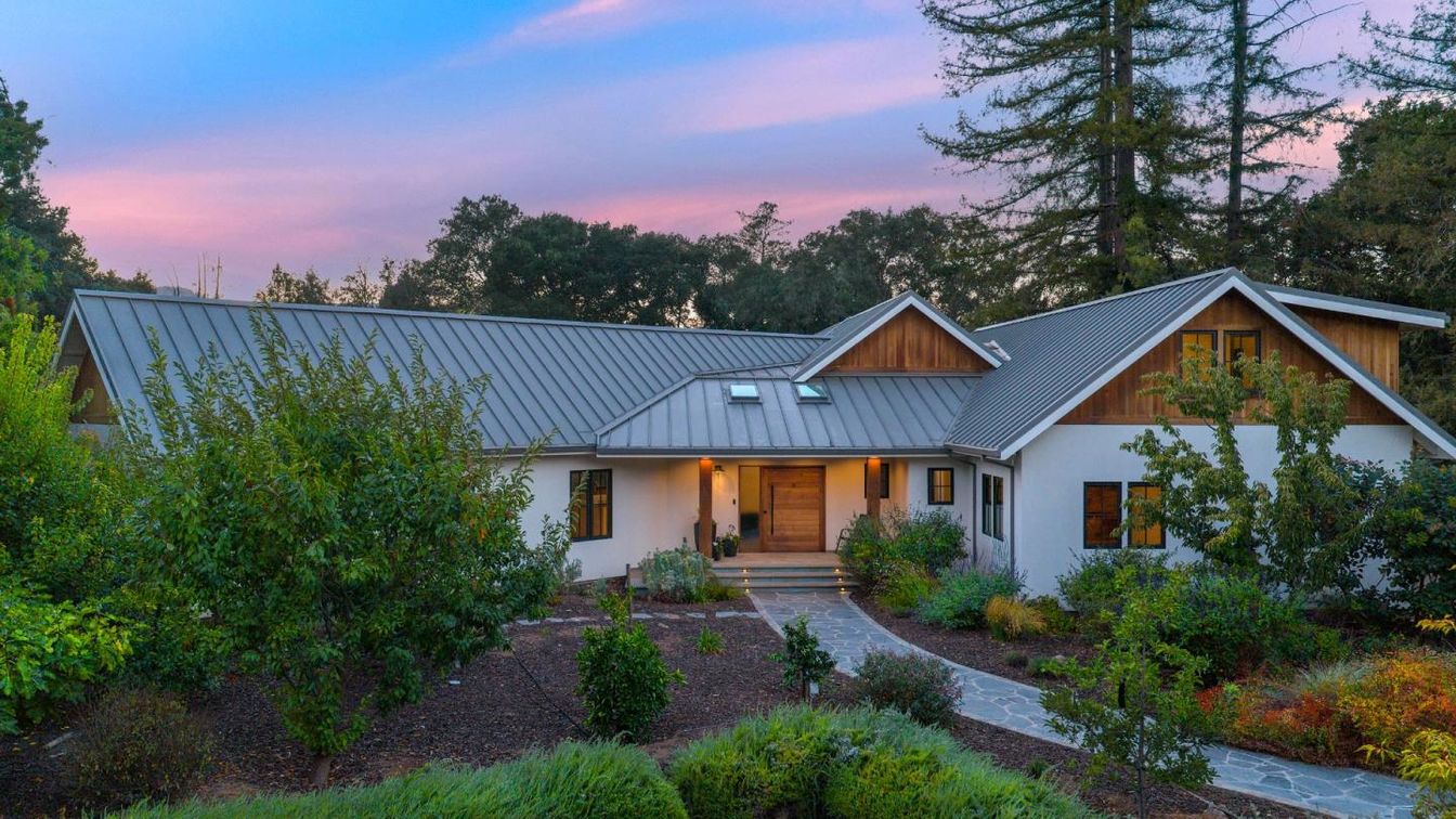 Backyard, Exterior, Facade, Ranch