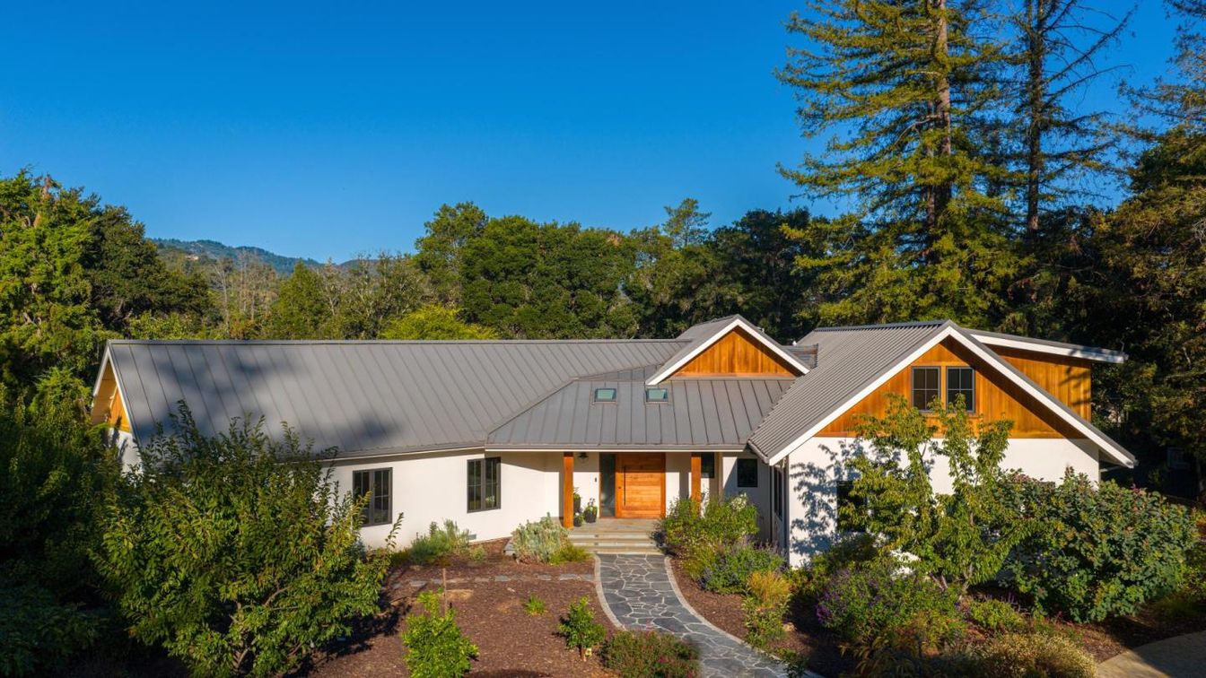 Exterior, Facade, Ranch