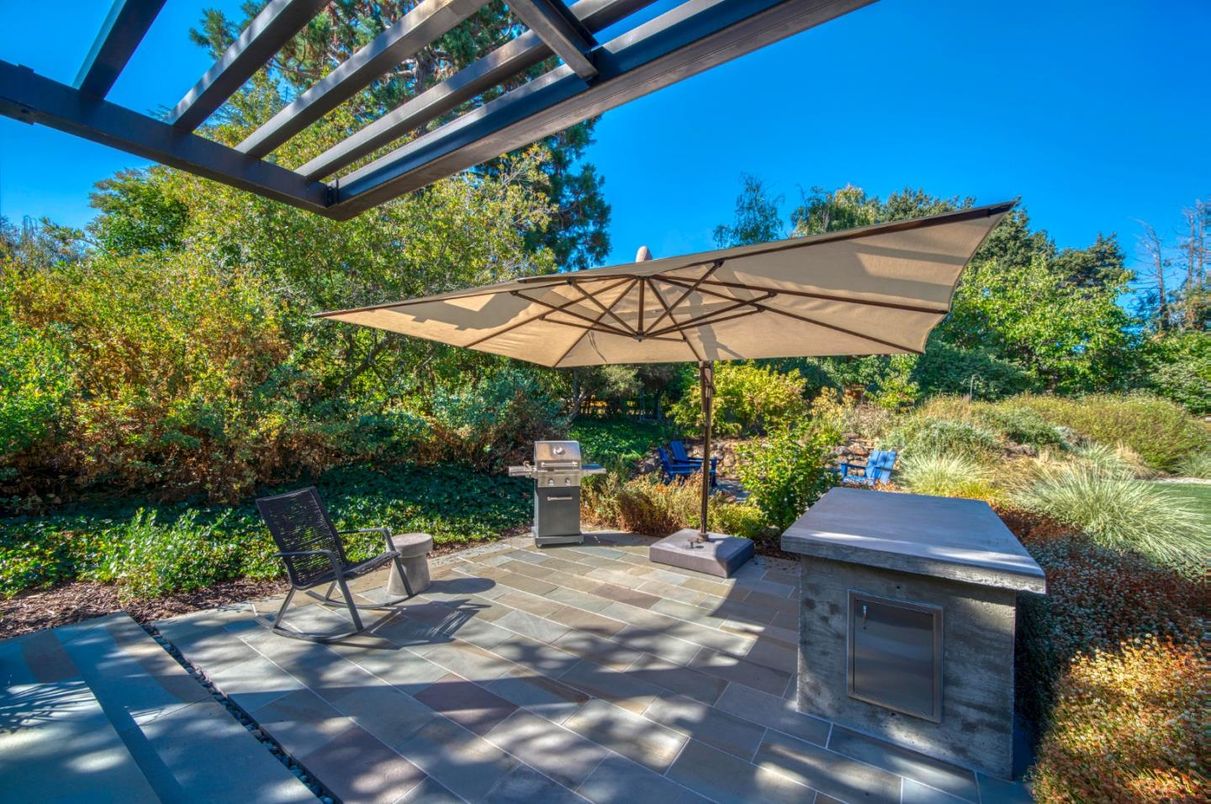 Exterior, Outdoor Kitchen