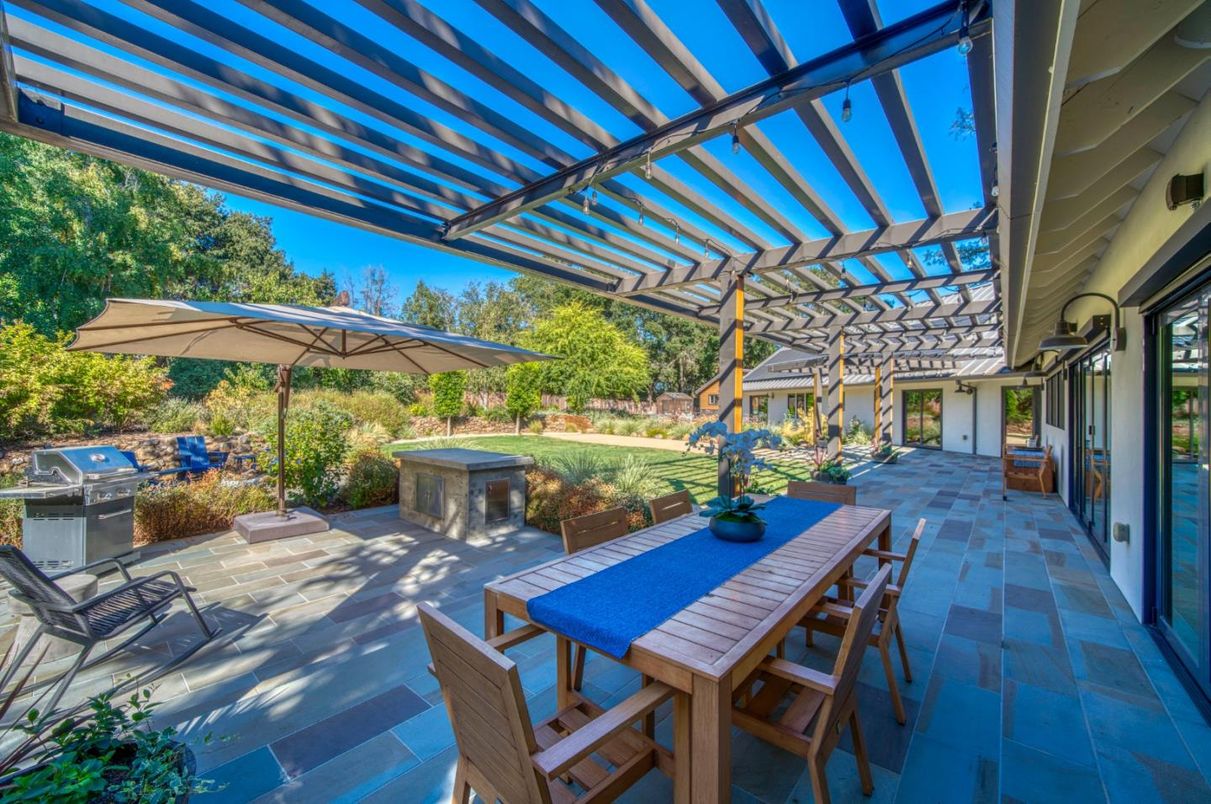 Backyard, Exterior, Outdoor Kitchen