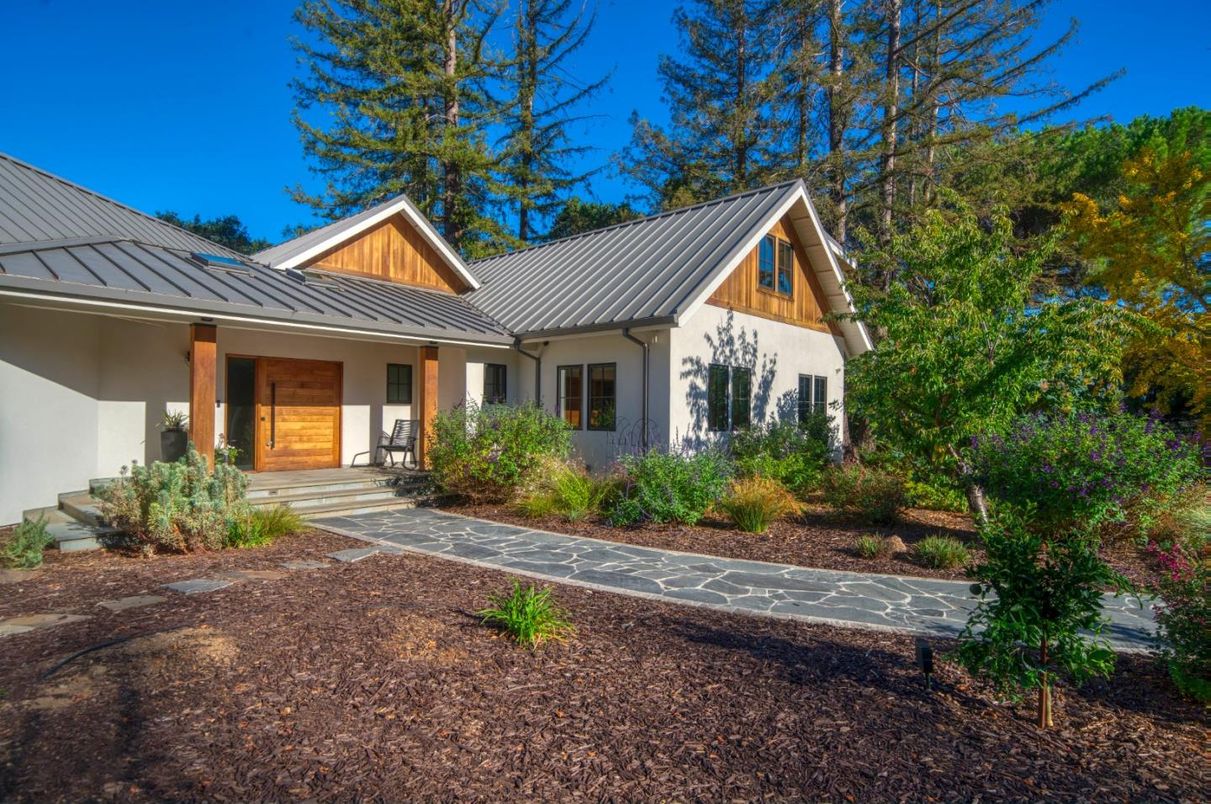 Exterior, Facade, Farmhouse