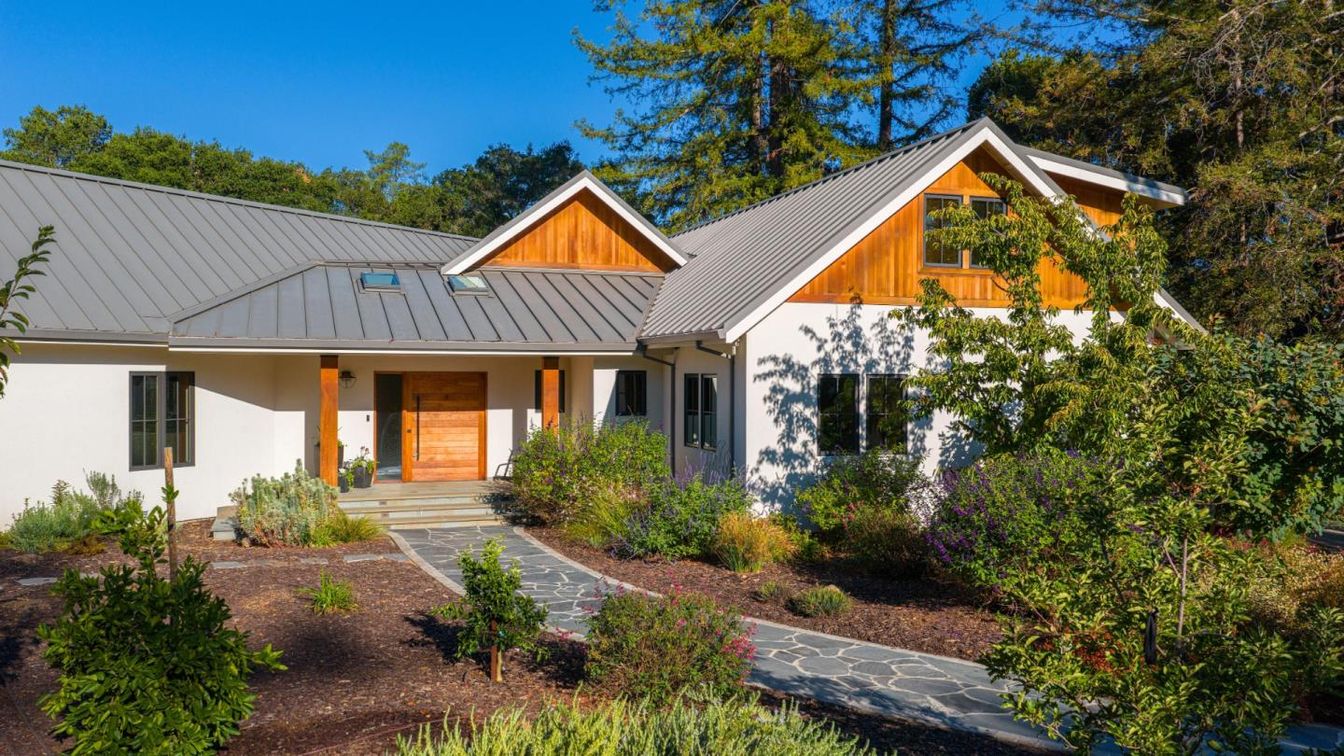 Exterior, Facade, Farmhouse