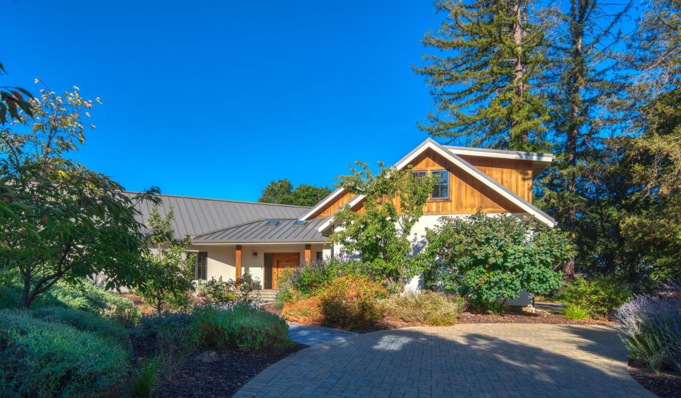 Exterior, Facade, Ranch