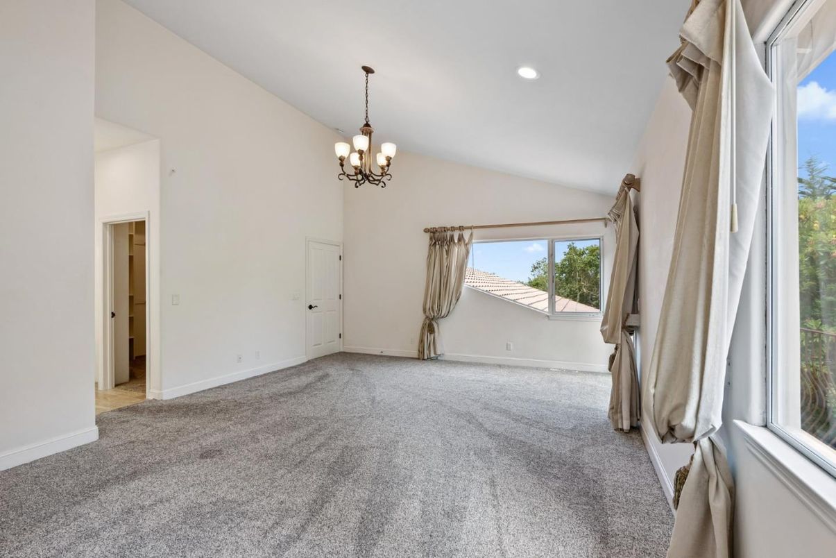 Chandelier, Empty room, Interior, Recessed Lighting