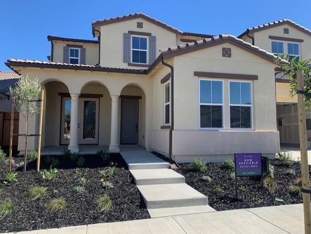 Exterior, Facade, Mediterranean