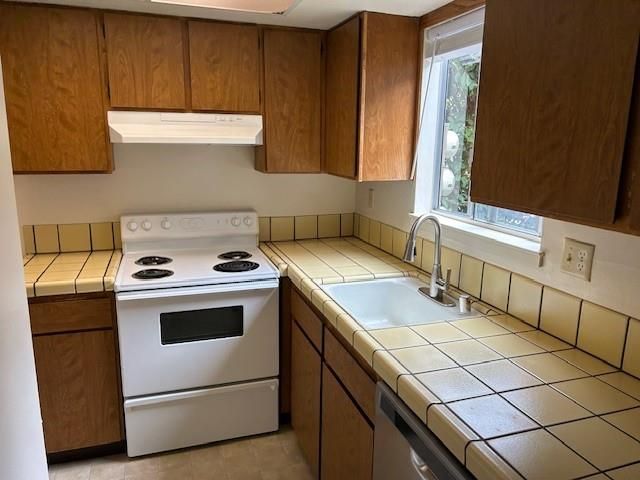 Interior, Kitchen, Tile Countertops