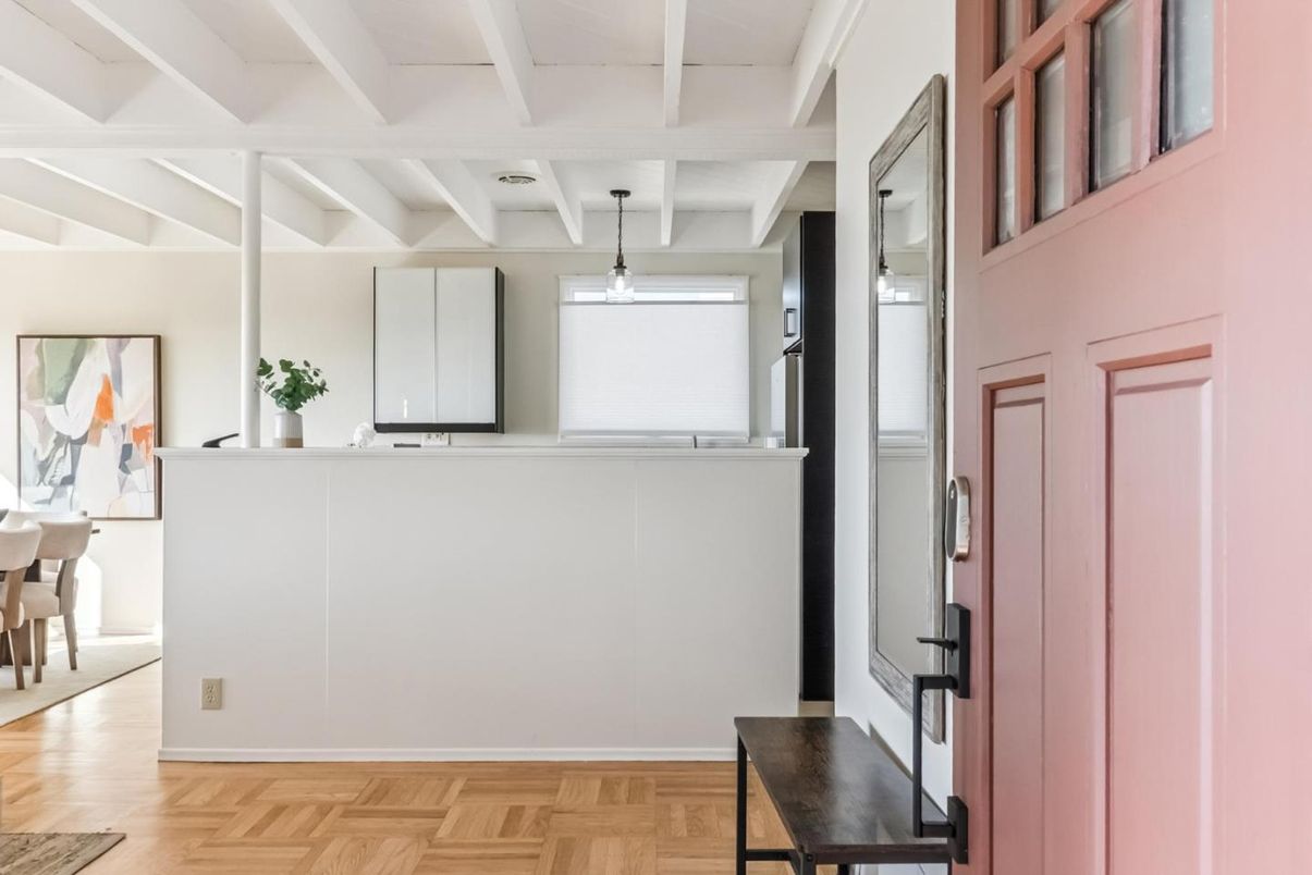 Interior, Pendant Lights, Wood Texture Flooring