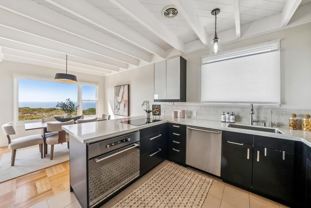 Dining room, Interior, Kitchen, Pendant Lights, Stainless Steel Appliances, Water