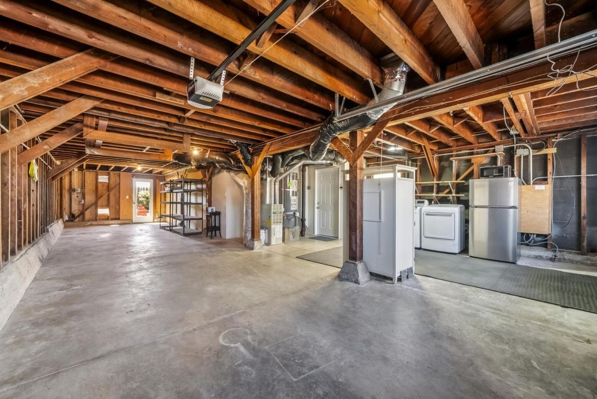 Interior, Washer, Wooden Beams