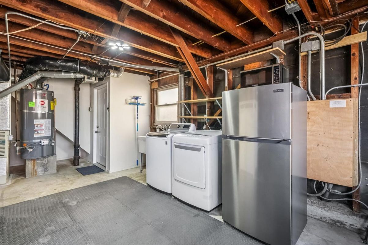 Interior, Washer, Wooden Beams