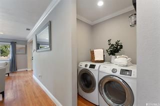 Interior, Recessed Lighting, Washer, Wood Texture Flooring
