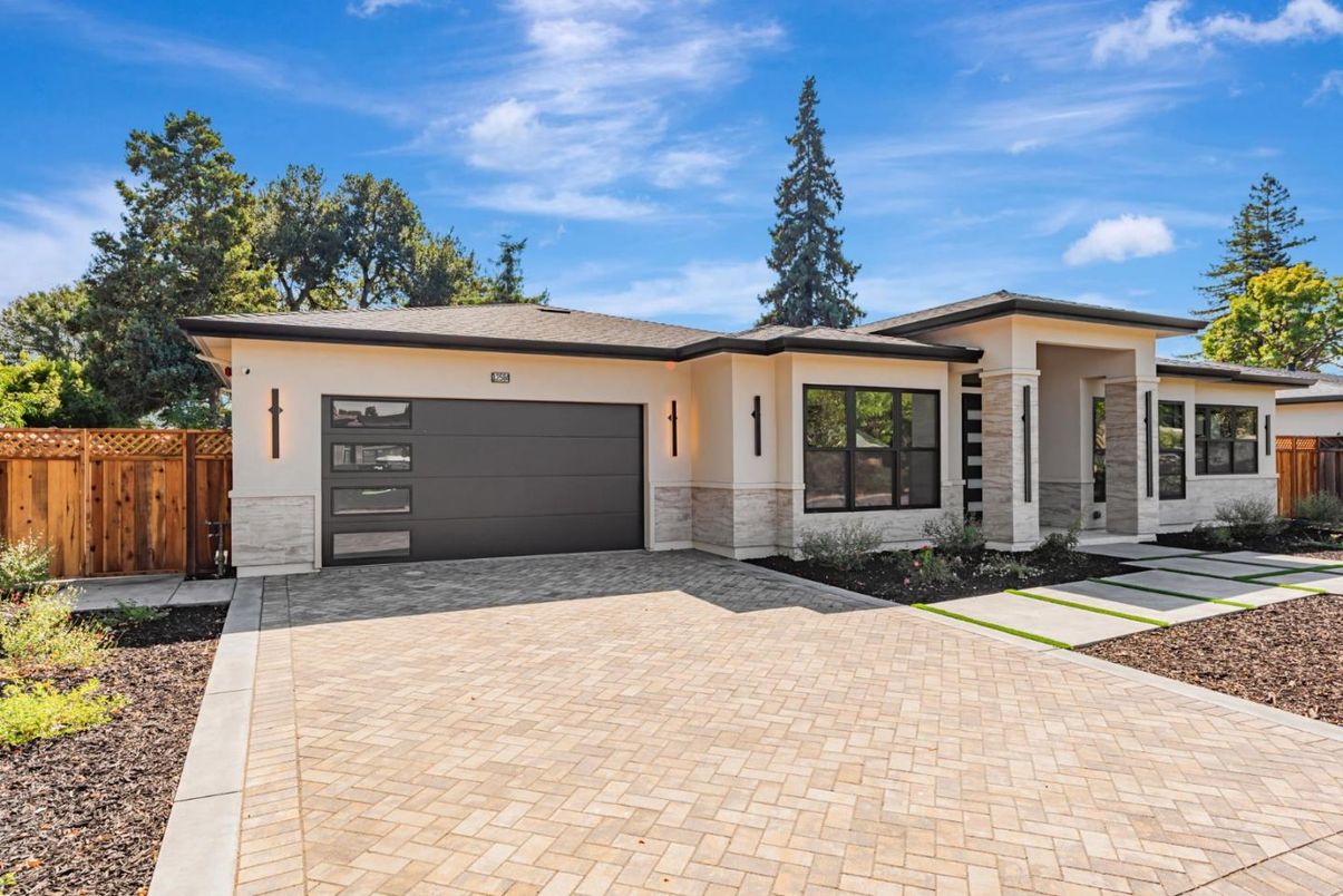 Attached, Exterior, Facade, Ranch