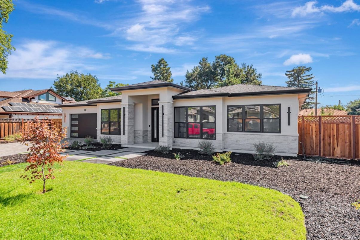 Backyard, Exterior, Facade, Ranch