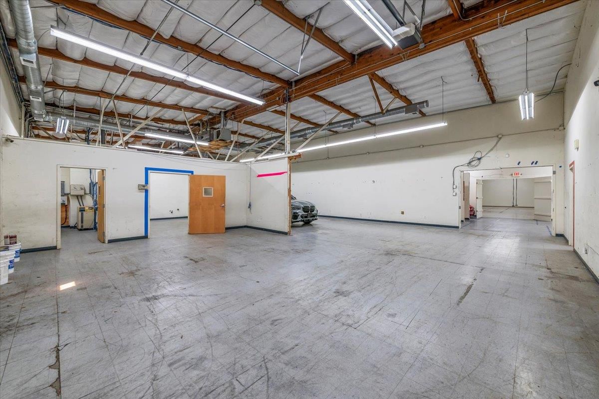 Garage, Interior
