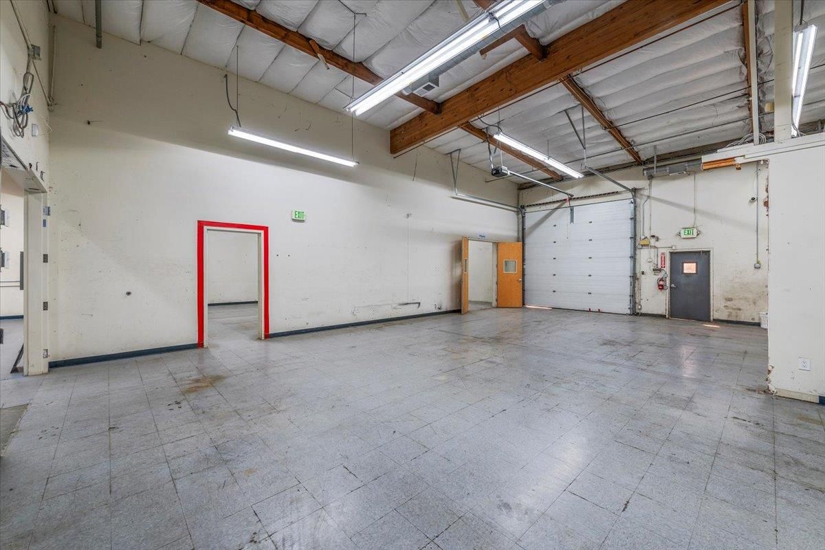 Garage, Interior