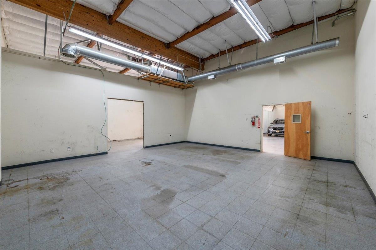Garage, Interior