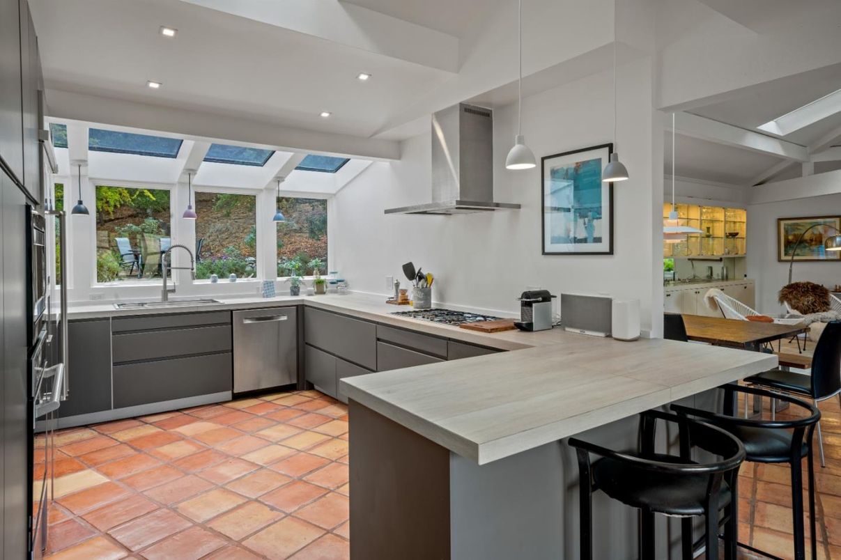 Dining room, Interior, Kitchen, Pendant Lights, Recessed Lighting, Stainless Steel Appliances