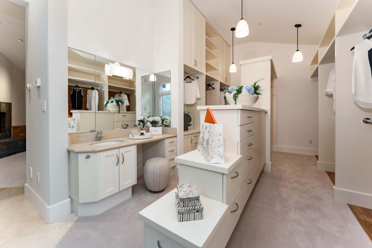 Bathroom, Dual Sink Vanities, Interior, Pendant Lights
