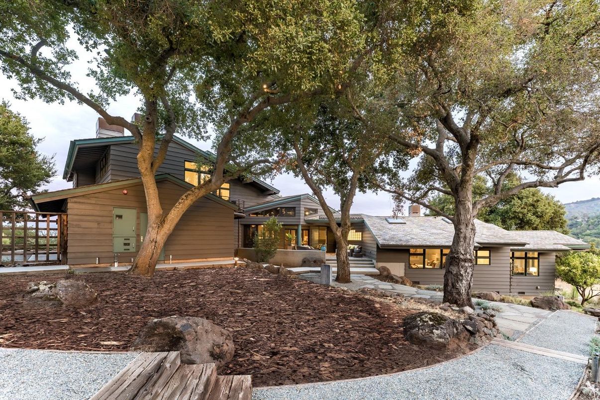 Exterior, Facade, Log Home