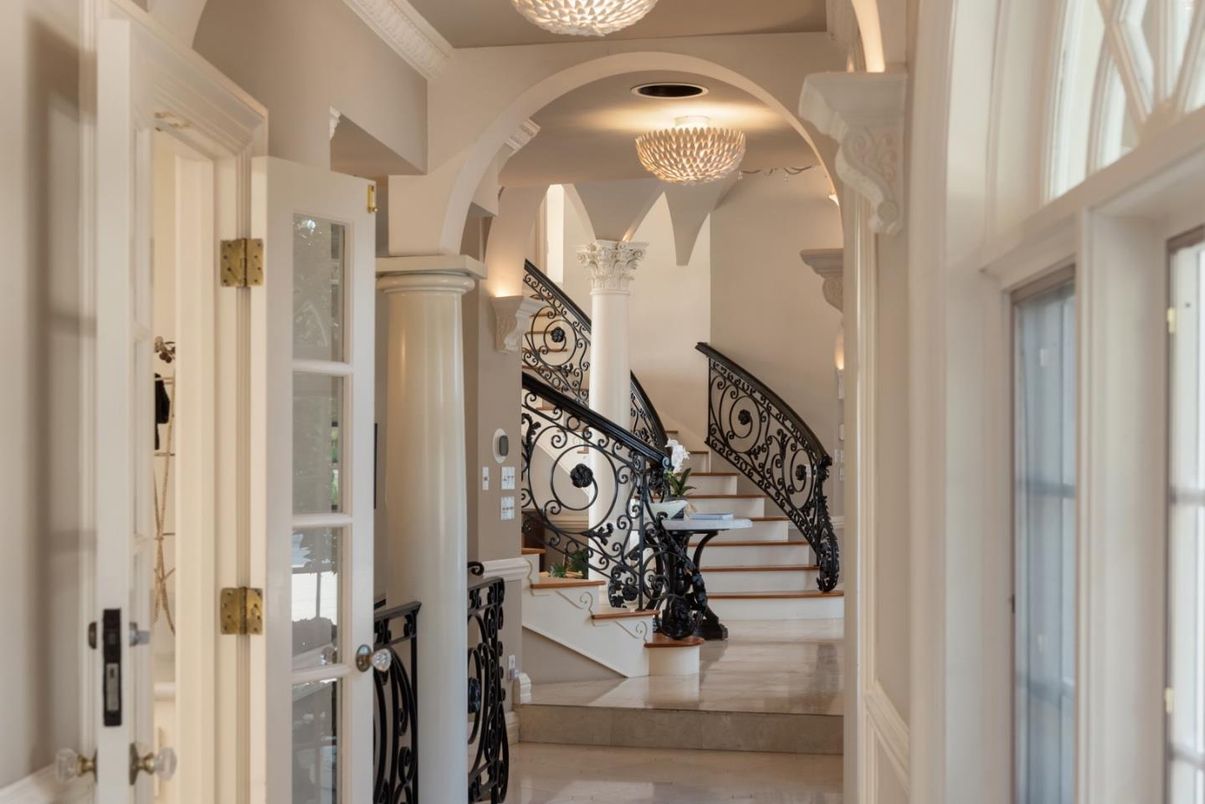 Chandelier, Interior