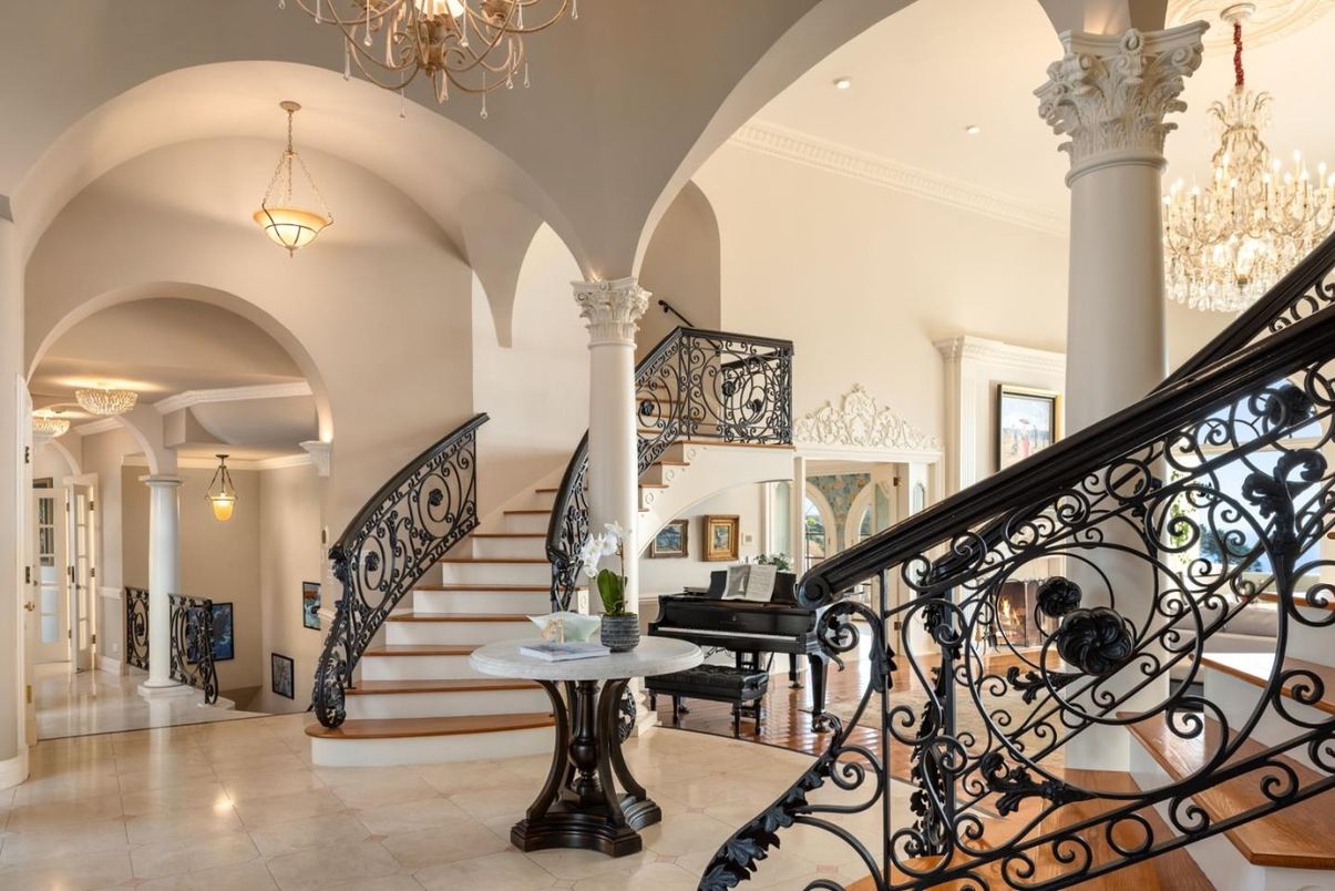 Chandelier, Interior, Piano, Recessed Lighting
