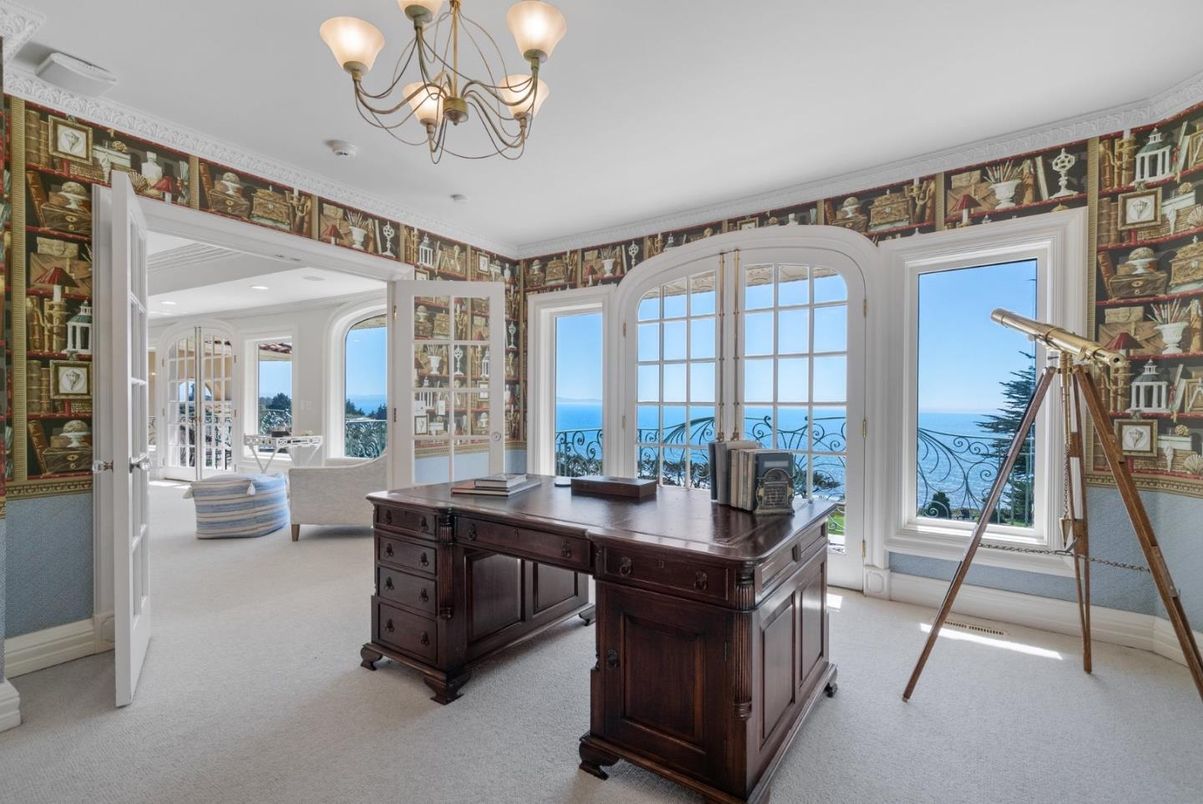 Chandelier, Home Office, Interior, Water