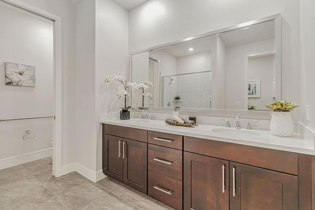 Bathroom, Dual Sink Vanities, Interior, Recessed Lighting