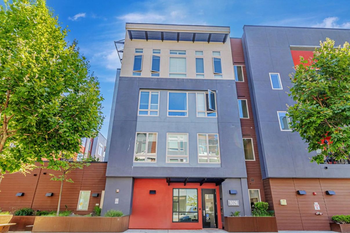 Exterior, Facade, Rowhouse