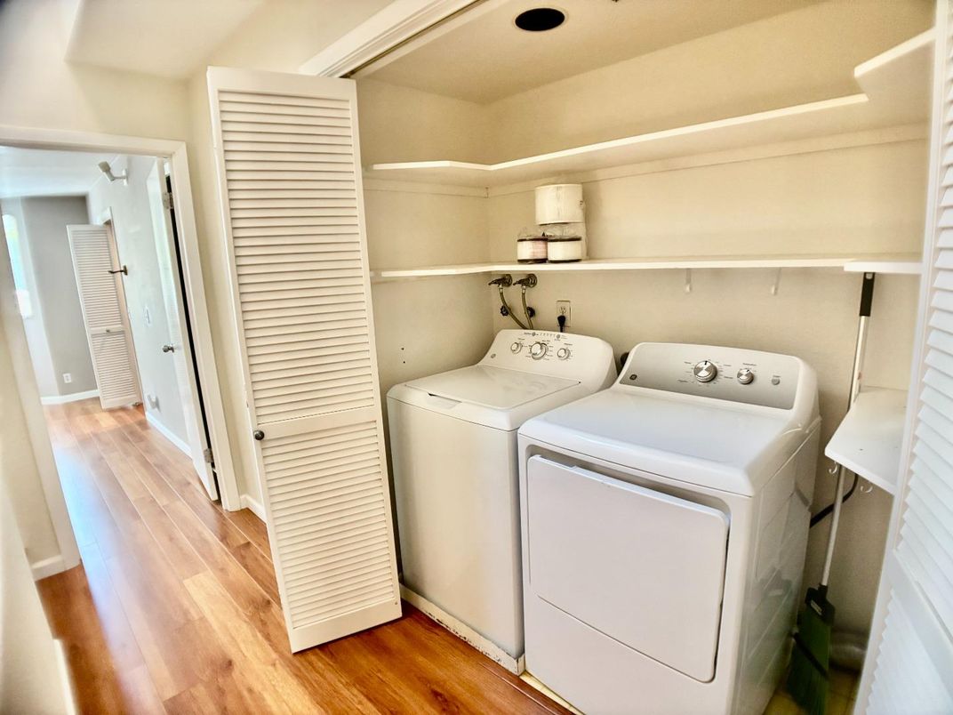 Interior, Utility Closets, Washer, Wood Texture Flooring