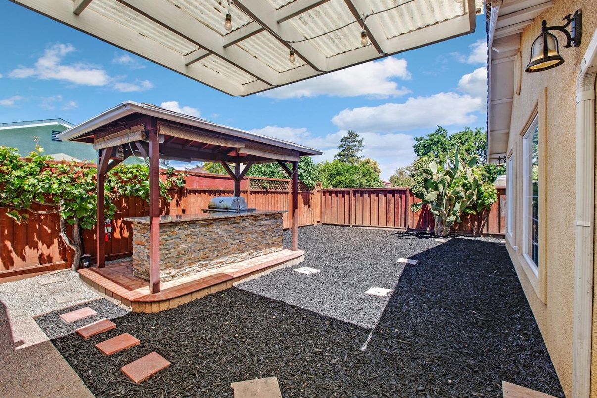 Exterior, Outdoor Kitchen