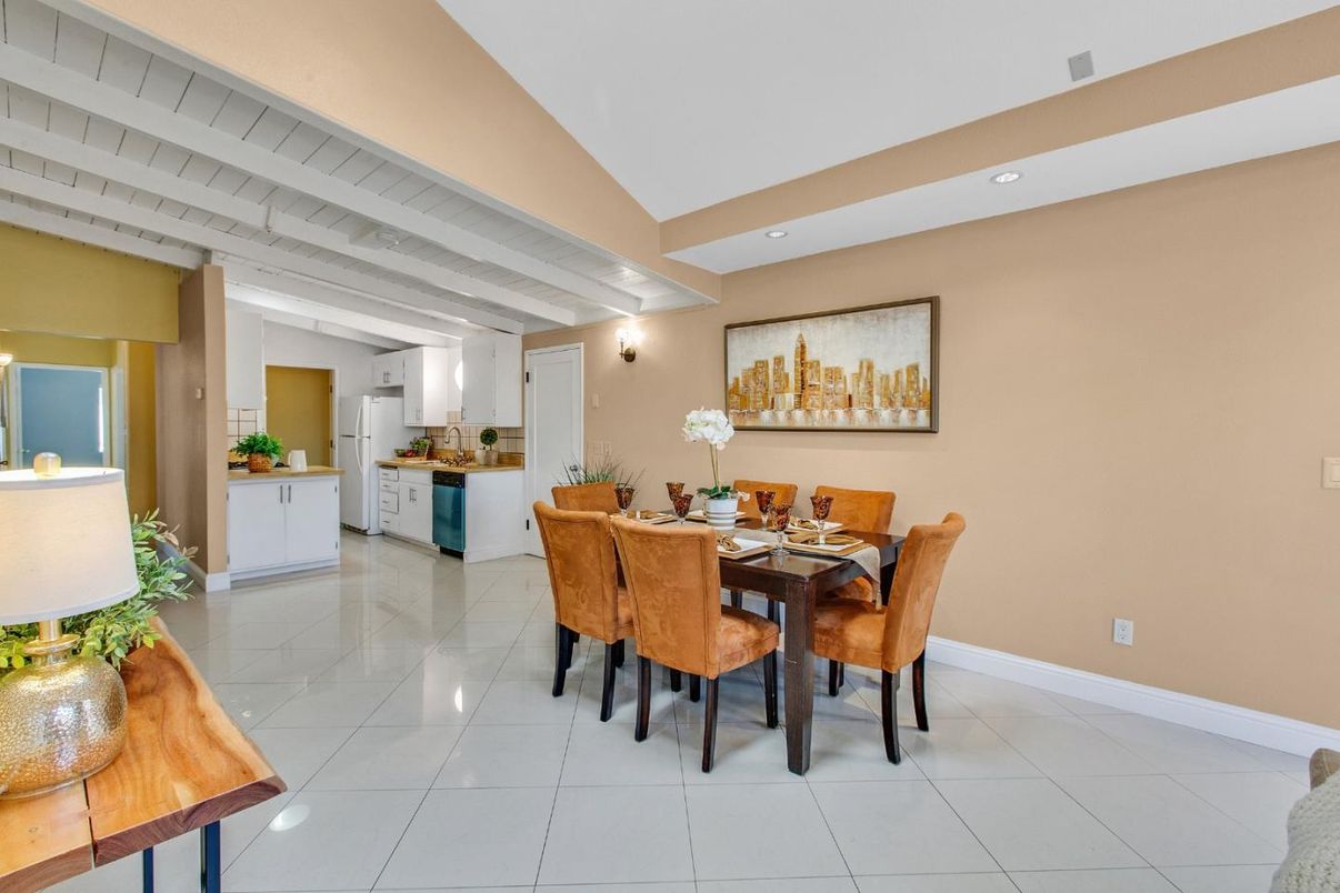 Dining room, Interior, Recessed Lighting