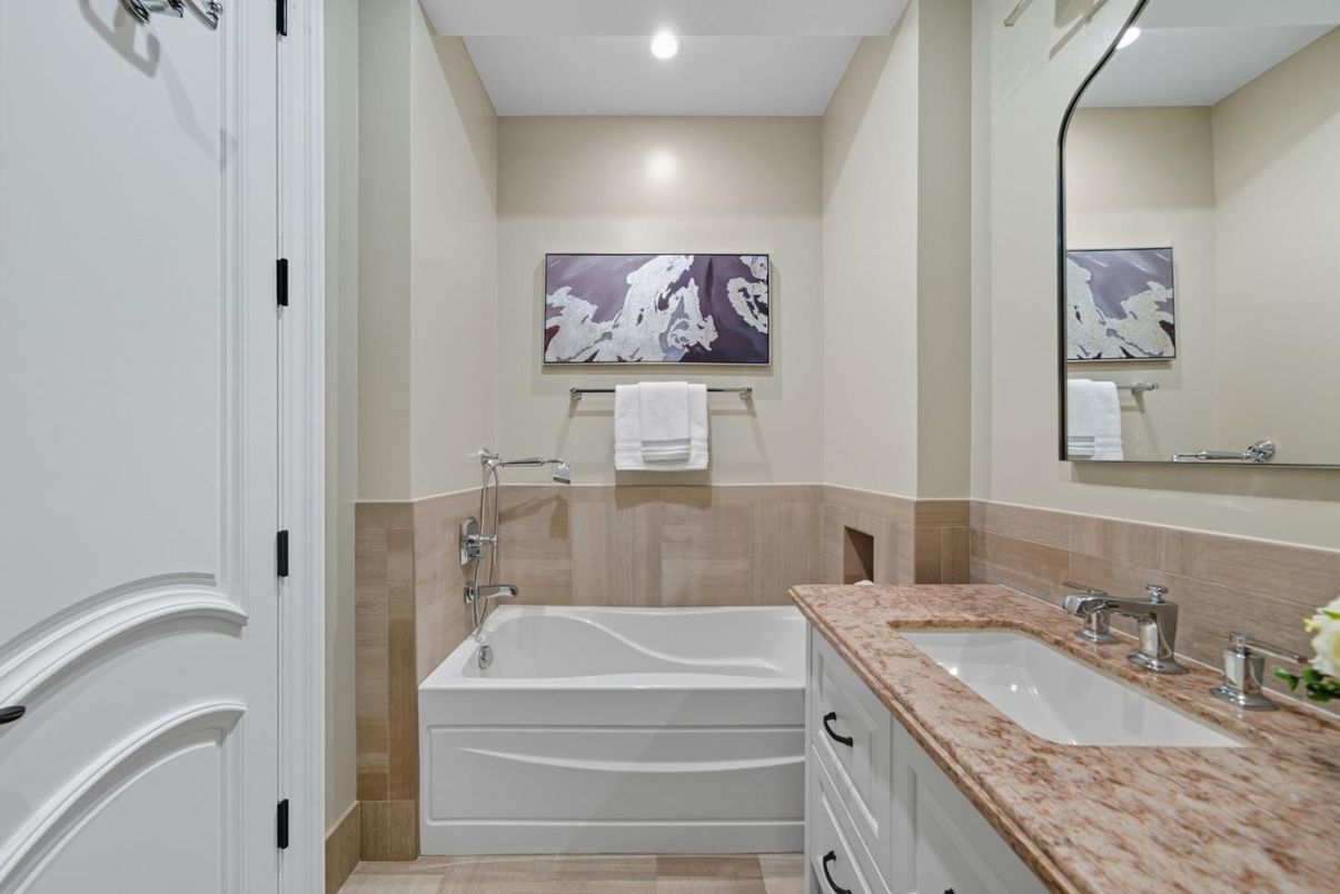 Bathroom, Interior, Recessed Lighting