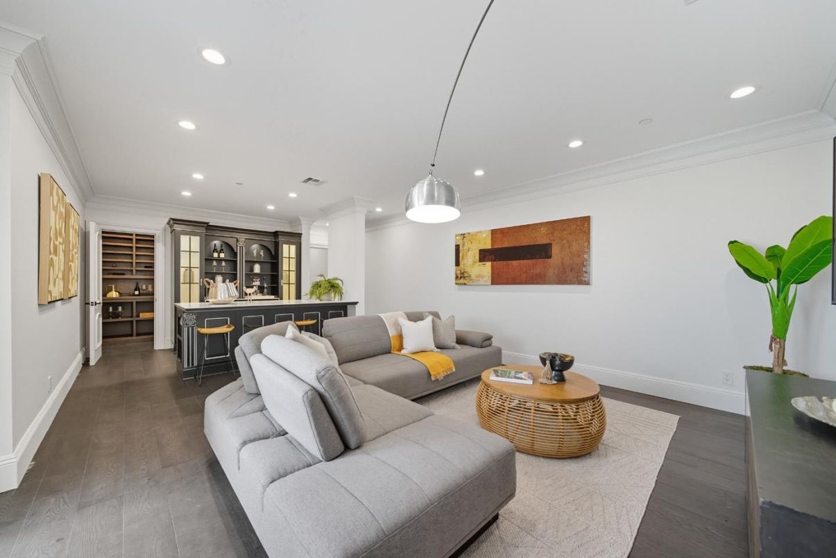 Interior, Living room, Pendant Lights, Recessed Lighting, Wood Texture Flooring