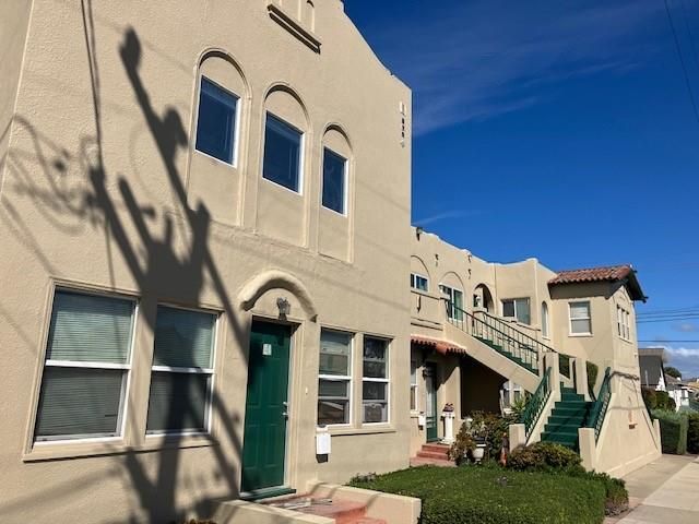 Exterior, Facade, Mediterranean