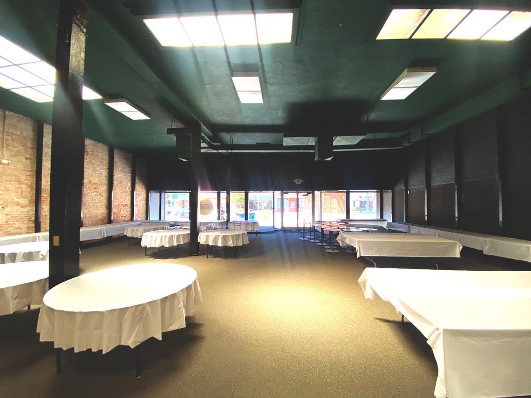Billiard Table, Interior
