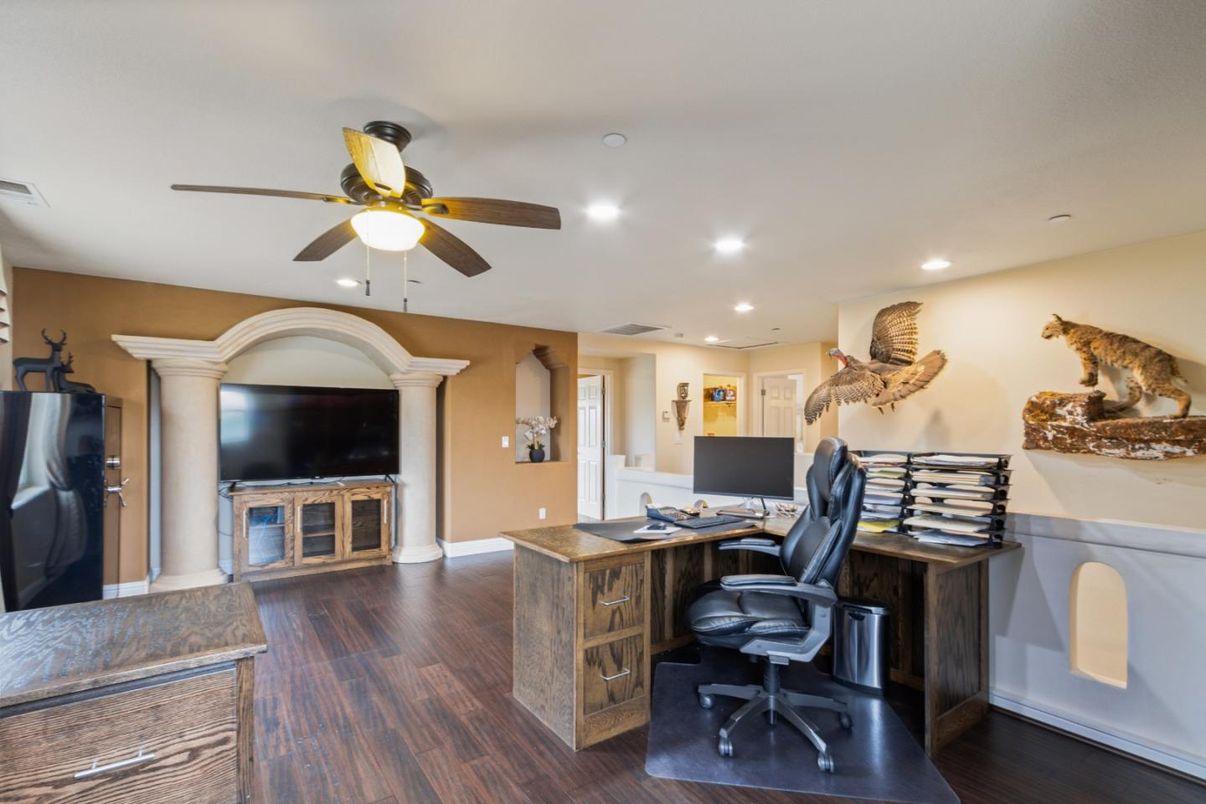 Home Office, Interior, Recessed Lighting, Wood Texture Flooring