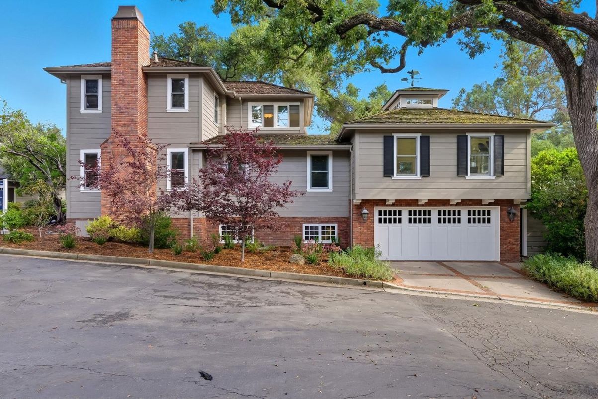 Attached, Exterior, Facade, Split Level