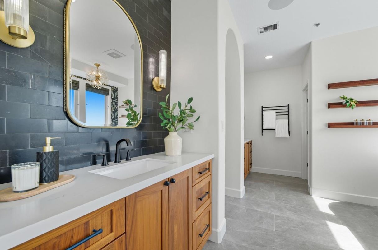 Bathroom, Dual Sink Vanities, Interior, Recessed Lighting