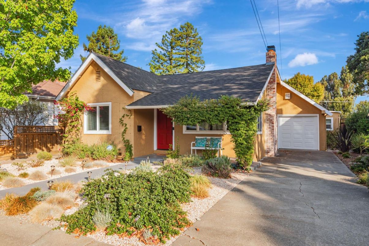 Attached, Detached Garage, Exterior, Facade, Cape Cod