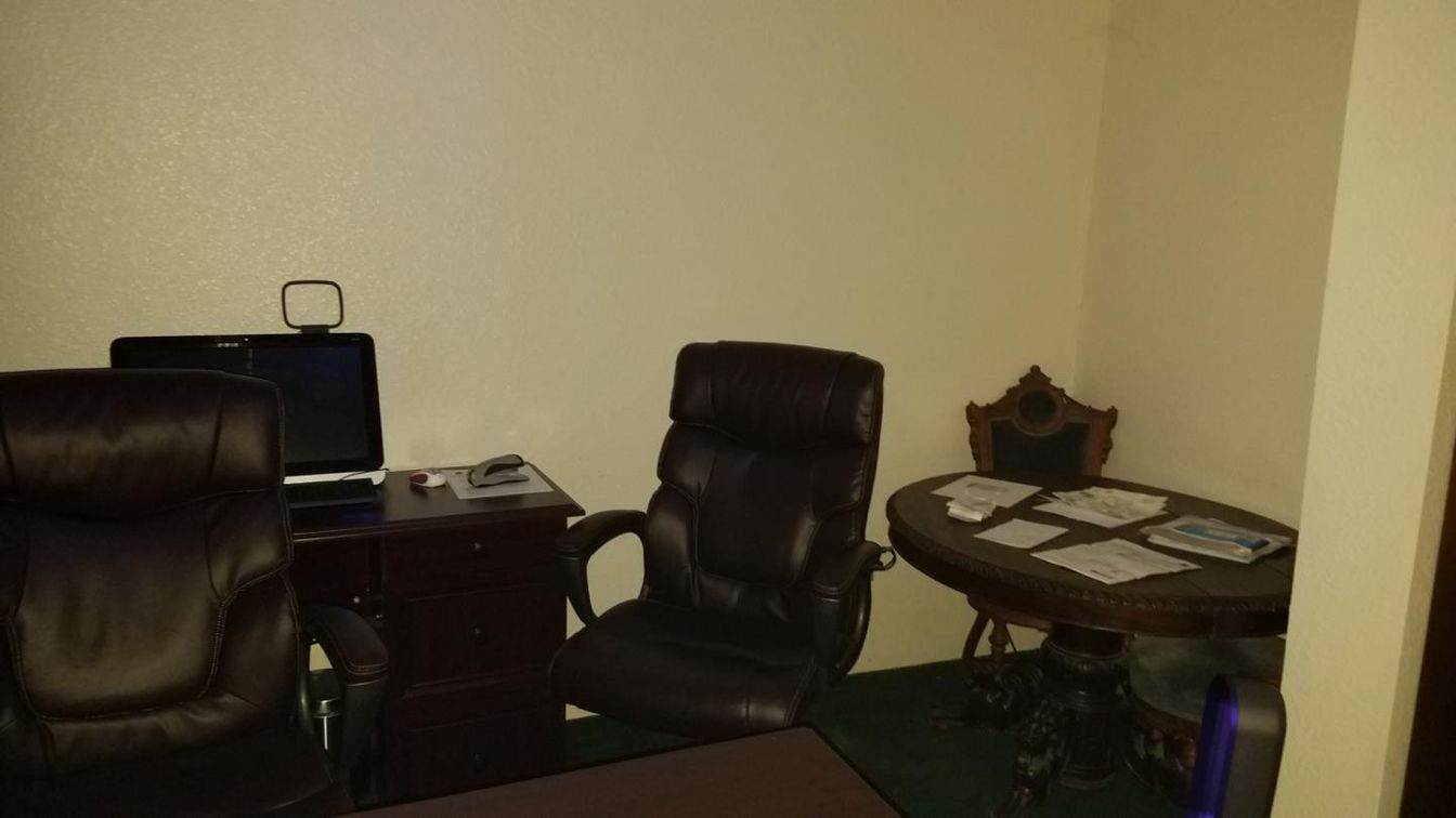 Home Office, Interior