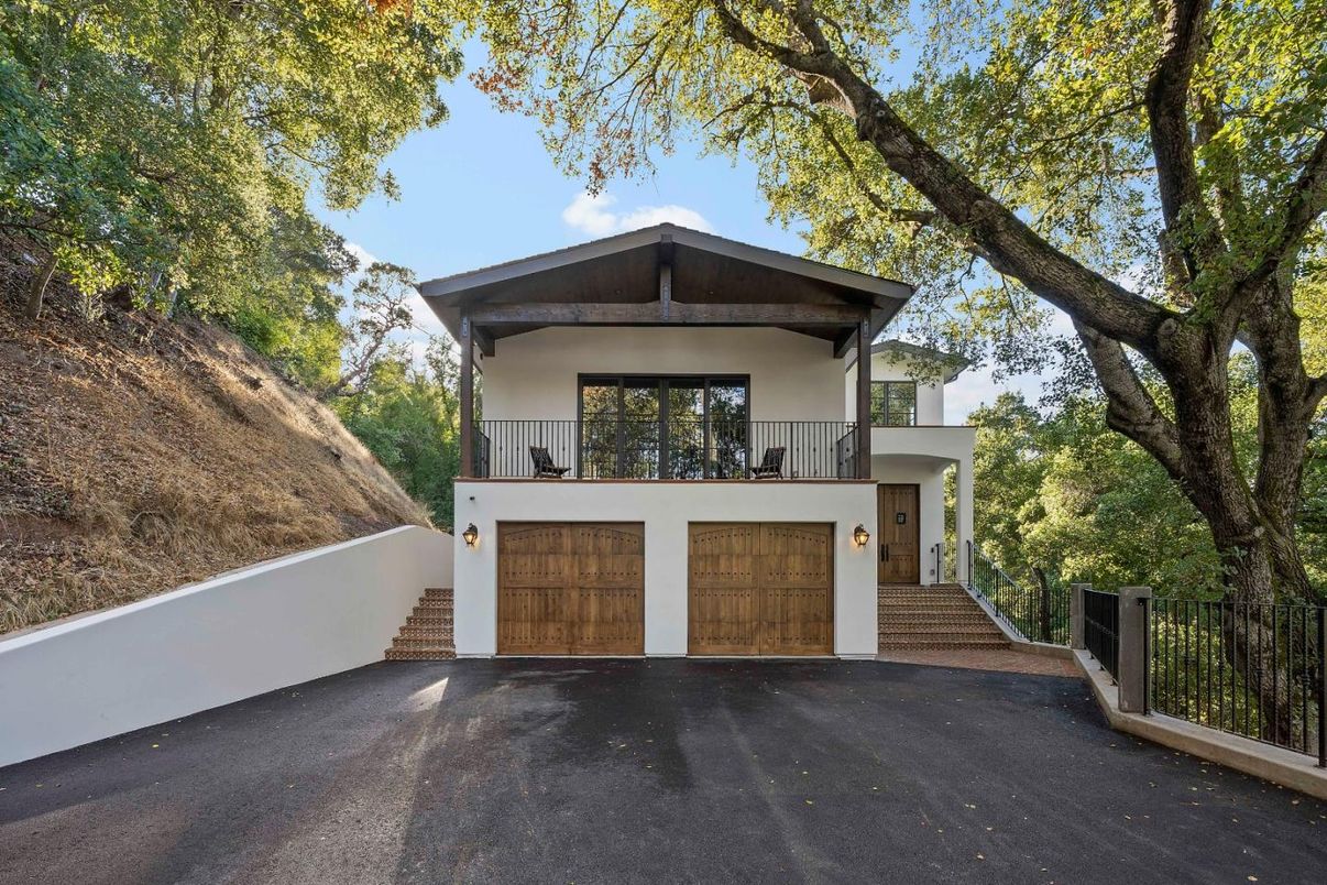 Attached, Exterior, Facade, Modern